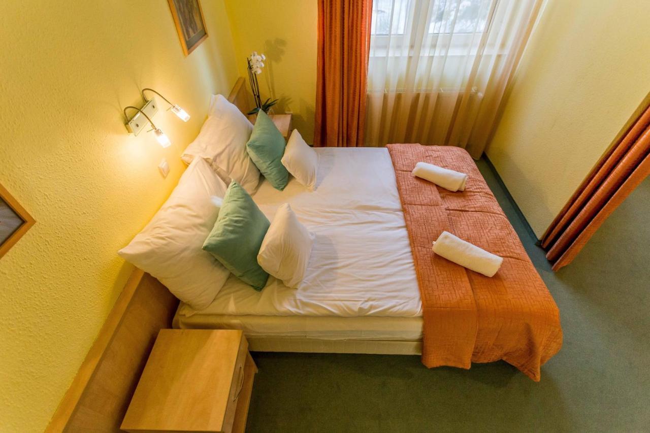 Salgo Hotel Salgótarján Buitenkant foto