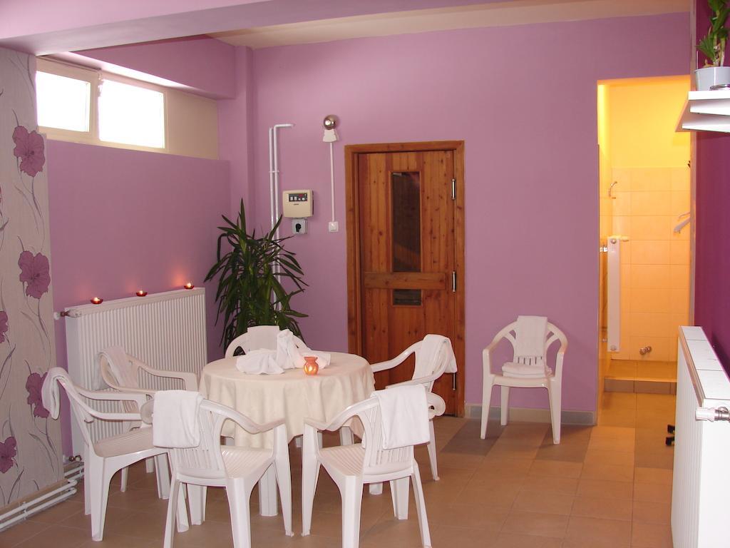 Salgo Hotel Salgótarján Buitenkant foto