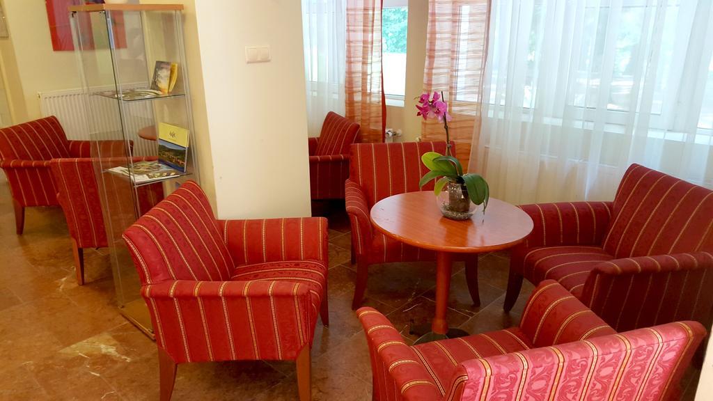 Salgo Hotel Salgótarján Buitenkant foto