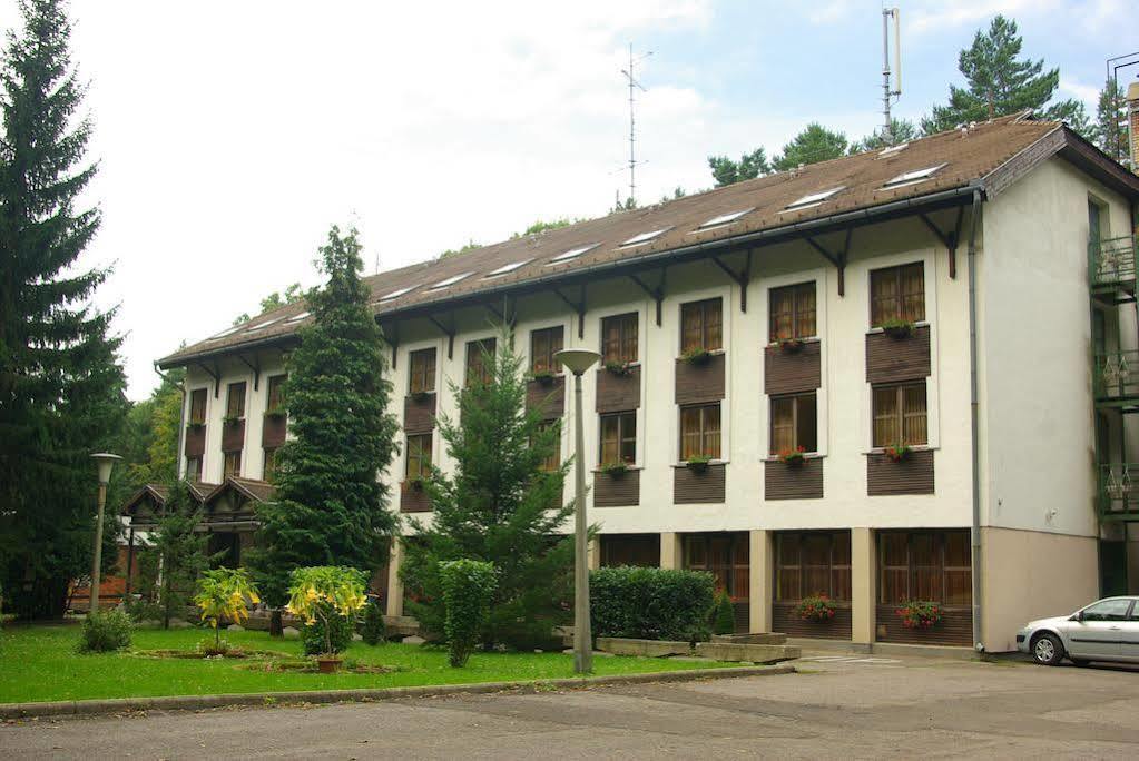 Salgo Hotel Salgótarján Buitenkant foto