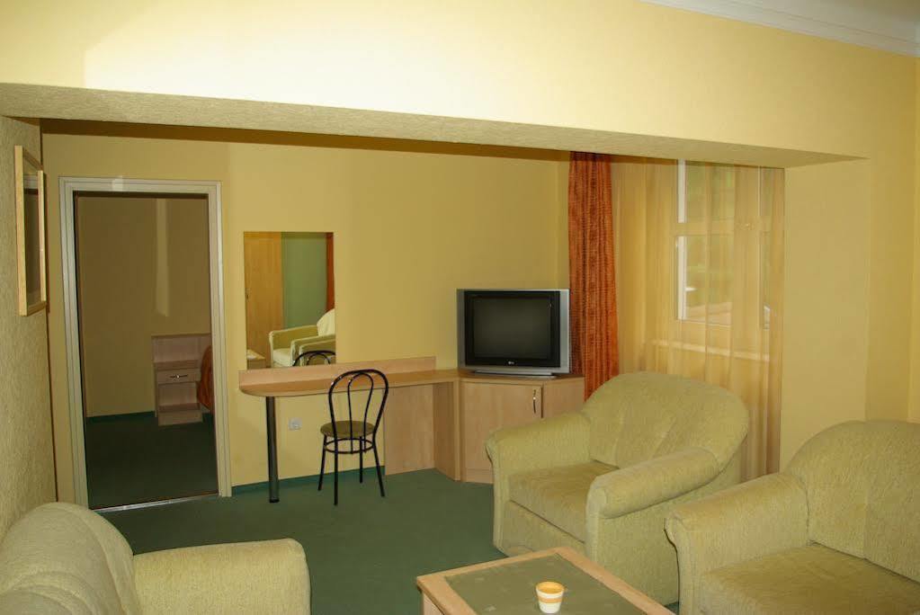 Salgo Hotel Salgótarján Buitenkant foto